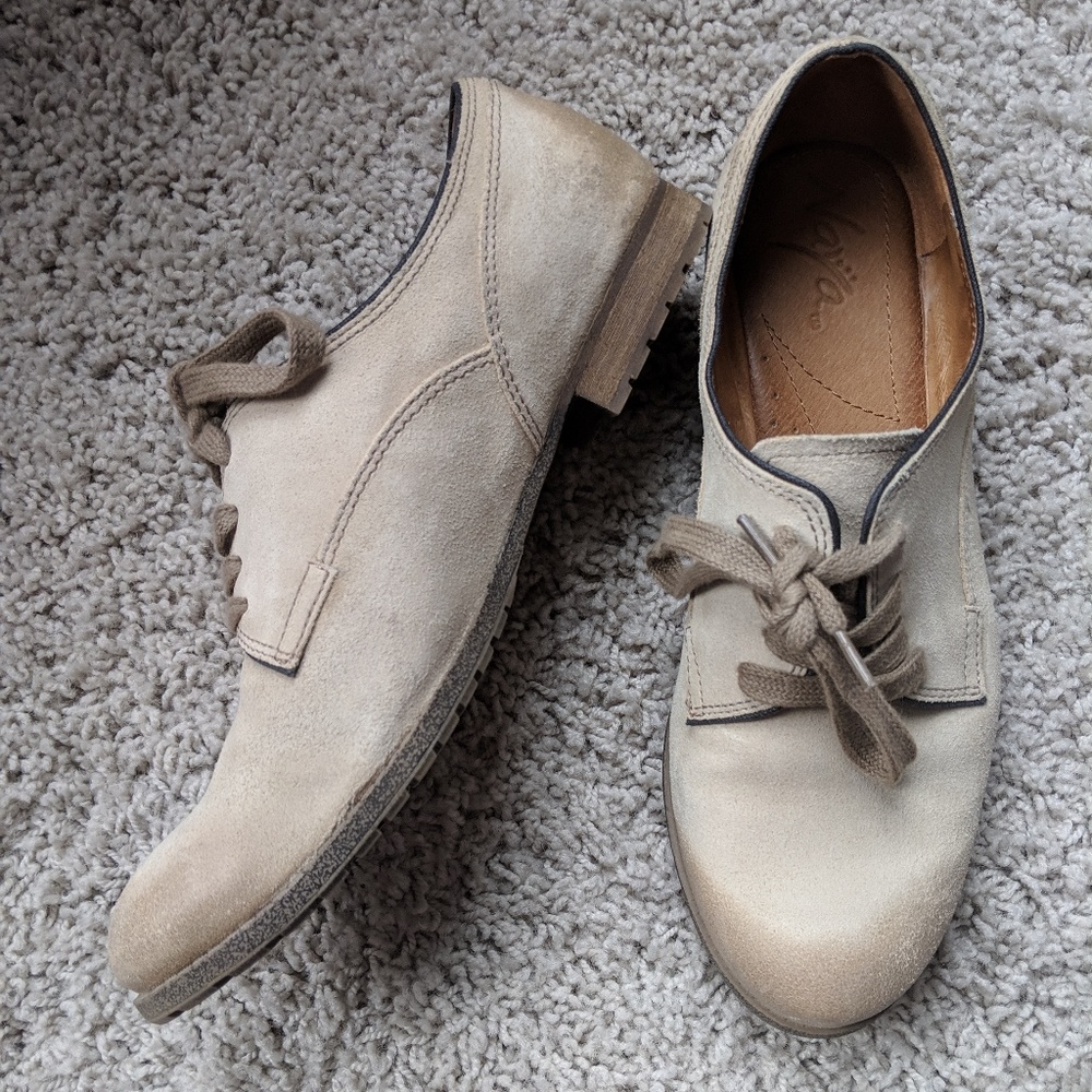 Naya Tan oxford